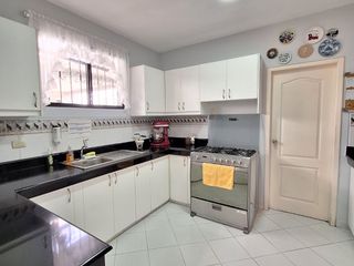 Foto 2 de Venta de Casa en Vía a la Costa, Urbanización Vía al Sol