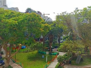 Foto 1 de ALQUILO DEPARTAMENTO AMOBLADO FRENTE A PARQUE EN MIRAFLORES