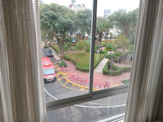 Foto 11 de ALQUILO DEPARTAMENTO AMOBLADO FRENTE A PARQUE EN MIRAFLORES