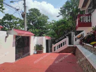 Foto 2 de Venta de casa con piscina, Urbanización Privada Lago de Capeira