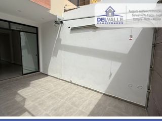 Foto 2 de VENTA Hermosa Casa - Miraflores Country Club.