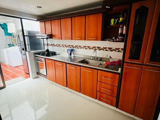 Foto 2 de SE VENDE HERMOSA CASA REMODELADA EN COLSEGUROS (ALTA SUIZA )