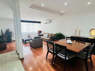 Foto 1 de VENTA DEPARTAMENTO EN SANTA CECILIA: 1ER PISO- 3 DORMITORIOS - 2.5 BAÑOS - CUARTO DE SERVICIO Y BAÑO - 2 PARQUEOS - GUARDIANIA
