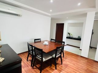 Foto 2 de VENTA DEPARTAMENTO EN SANTA CECILIA: 1ER PISO- 3 DORMITORIOS - 2.5 BAÑOS - CUARTO DE SERVICIO Y BAÑO - 2 PARQUEOS - GUARDIANIA