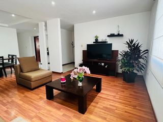 Foto 3 de VENTA DEPARTAMENTO EN SANTA CECILIA: 1ER PISO- 3 DORMITORIOS - 2.5 BAÑOS - CUARTO DE SERVICIO Y BAÑO - 2 PARQUEOS - GUARDIANIA