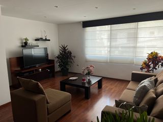 Foto 5 de VENTA DEPARTAMENTO EN SANTA CECILIA: 1ER PISO- 3 DORMITORIOS - 2.5 BAÑOS - CUARTO DE SERVICIO Y BAÑO - 2 PARQUEOS - GUARDIANIA