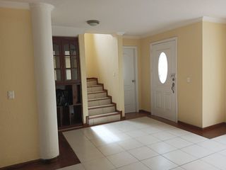 Foto 2 de En Venta Hermosa Casa En Conjunto De 6 casas, Conocoto