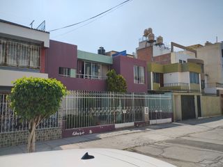 Foto 1 de Amplia casa en venta en ADEPA a precio de terreno