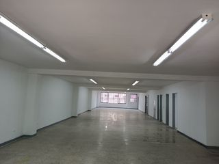 Foto 1 de Bodega comercial en la central mayorista textil