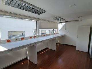 Foto 11 de Oficina de Lujo. Amplia oficina de 440m2 en Renta