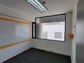 Foto 14 de Oficina de Lujo. Amplia oficina de 440m2 en Renta