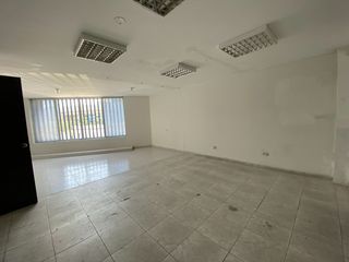 Foto 1 de Se alquila oficina en Av. aviación de 100 m2