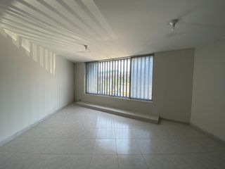 Foto 3 de Se alquila oficina en Av. aviación de 100 m2