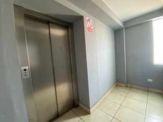 Foto 10 de Se alquila oficina en Av. aviación de 100 m2