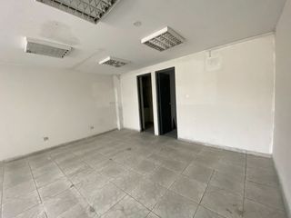 Foto 10 de Se alquila oficina de 200 m en Av. aviación