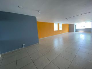 Foto 1 de Se alquila oficina en Av. aviacion de 200m2