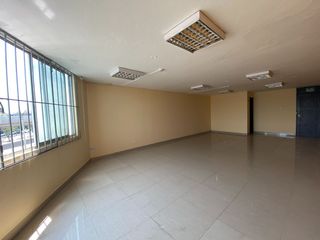 Foto 10 de Se alquila oficina en Av. aviacion de 200m2