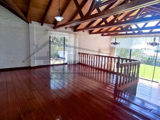 Foto 3 de Venta de casa con amplios jardines, Conocoto con cercanía al colegio Salle