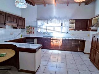 Foto 7 de Venta de casa con amplios jardines, Conocoto con cercanía al colegio Salle