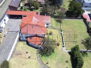 Foto 8 de Venta de casa con amplios jardines, Conocoto con cercanía al colegio Salle