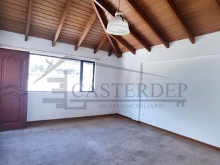 Foto 10 de Venta de casa con amplios jardines, Conocoto con cercanía al colegio Salle