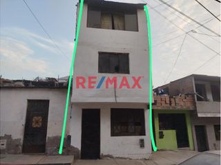 Foto 1 de Se Vende Casa De 3 Pisos Cerca De La Avenida Revolucion 4Ta Zona De Collique