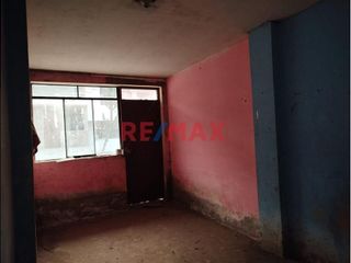 Foto 5 de Se Vende Casa Como Terreno En Ocasion A 1 Cuadra De La Avenida Principal