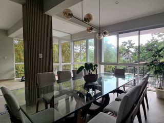 Foto 5 de Rodeada de naturaleza y con vistas espectaculares a la montaña, esta casa te invita a imaginar una vida llena de posibilidades en Tarapoto.