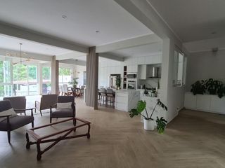Foto 7 de Rodeada de naturaleza y con vistas espectaculares a la montaña, esta casa te invita a imaginar una vida llena de posibilidades en Tarapoto.