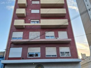 Foto 1 de VENDO AMPLIO DEPARTAMENTO CENTRICO BAHíA BLANCA