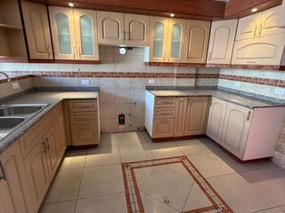 Foto 2 de DEPARTAMENTO EN VENTA, LA MAGDALENA, QUITO, A POCOS MINUTOS DE LA PARADA DEL METRO, CORAL. CC. EL RECREO