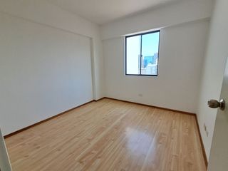 Foto 6 de Alquiler de Iluminado Departamento de 2 Dormitorios y Cochera  en Miraflores