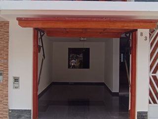 Foto 3 de CASA EN ALQUILER - RESIDENCIAL SAN CARLOS - FRENTE AL PARQUE - 131 m2