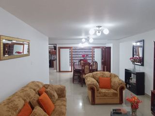 Foto 5 de CASA EN ALQUILER - RESIDENCIAL SAN CARLOS - FRENTE AL PARQUE - 131 m2