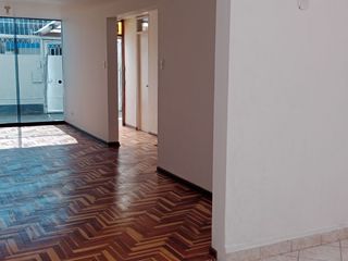 Foto 1 de SAN BORJA SE ALQUILA-CASA DOS PLANTAS-3 DORMITORIOS / 2 BAÑOS / COCHERA/$.1,370.-