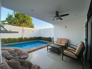 Foto 1 de SALINAS, AMPLIA CASA CERCA DEL MAR, CON 4 DORMITORIOS Y PISCINA