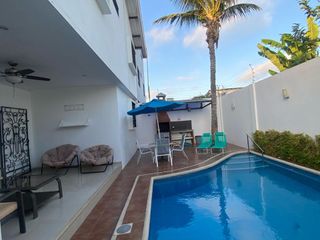 Foto 2 de SALINAS, AMPLIA CASA CERCA DEL MAR, CON 4 DORMITORIOS Y PISCINA