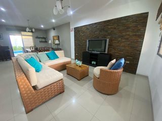 Foto 10 de SALINAS, AMPLIA CASA CERCA DEL MAR, CON 4 DORMITORIOS Y PISCINA