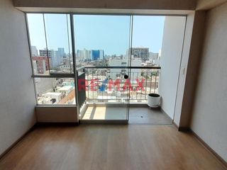 Foto 2 de Amplio Depa, Con Lindo Balcon Y Vista Exterior