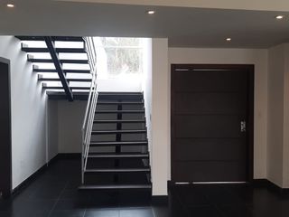Foto 2 de ARRIENDO, el Colibrí, propiedad con 900m2 de terreno y 360m2 de construcción, alcoba planta baja