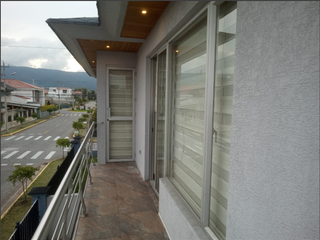 Foto 3 de EN RENTA LINDA CASA DENTRO DE URBANIZACIÓN SECTOR LAS HACIENDA - VALLE DE LOS CHILLOS