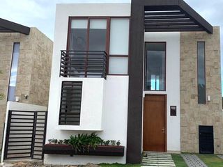 Foto 1 de Casa Amoblada en Alquiler - Urbanización Manta Tenis