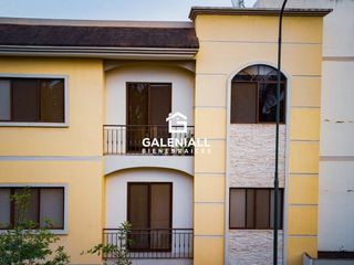 Foto 11 de Apartamento de 3 Habitaciones en Venta en Planta Baja en Urb. La Riviera con Patio y Muebles de diseñadora