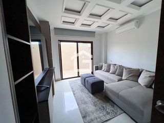 Foto 9 de Apartamento de 3 Habitaciones en Venta en Planta Baja en Urb. La Riviera con Patio y Muebles de diseñadora