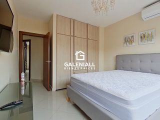Foto 6 de Apartamento de 3 Habitaciones en Venta en Planta Baja en Urb. La Riviera con Patio y Muebles de diseñadora