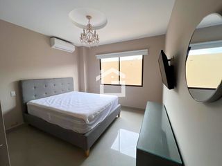 Foto 8 de Apartamento de 3 Habitaciones en Venta en Planta Baja en Urb. La Riviera con Patio y Muebles de diseñadora