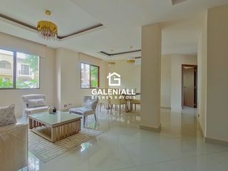 Foto 1 de Apartamento de 3 Habitaciones en Venta en Planta Baja en Urb. La Riviera con Patio y Muebles de diseñadora