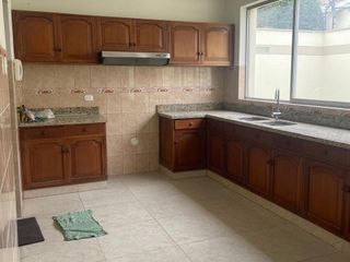 Foto 4 de Surco amplia casa cerca Av. Caminos del Inca / Benavides