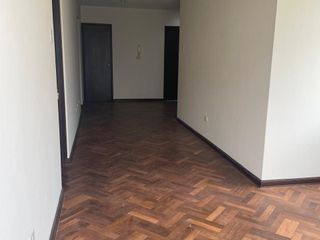 Foto 7 de Surco amplia casa cerca Av. Caminos del Inca / Benavides