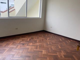 Foto 12 de Surco amplia casa cerca Av. Caminos del Inca / Benavides